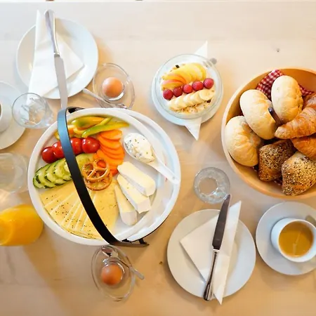 Astrid בית הארחה פרטנאו